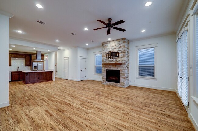 Building Photo - 2409 Morse St