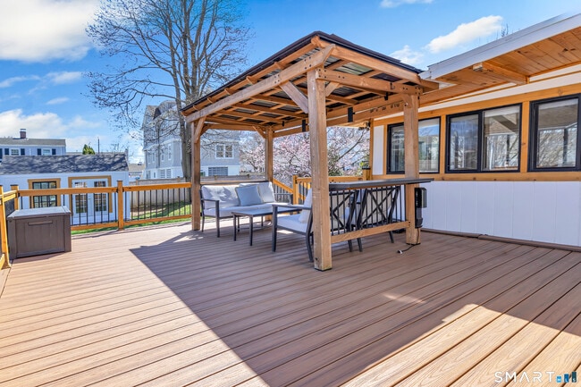 Building Photo - 855 Riverside Dr