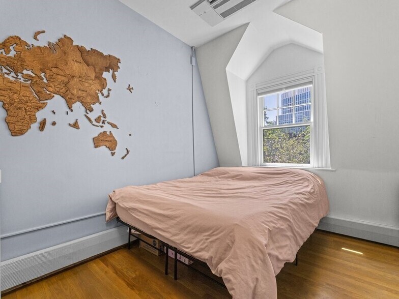 Building Photo - 433 Marlborough St
