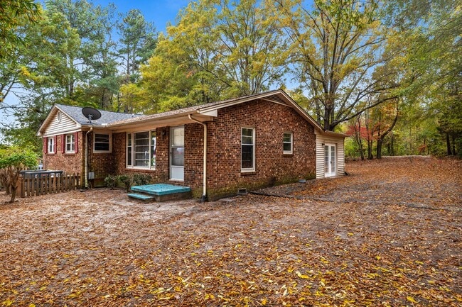 Building Photo - McLeansville - Minutes from Elon & Greensboro!  Brick Duplex on a few Acres, Den, SS Appliances, ...