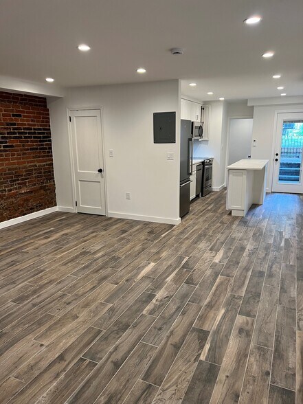 Building Photo - 215 5th St SE