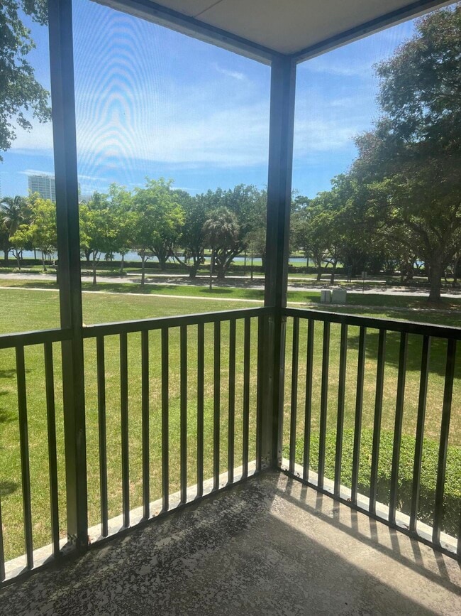 Building Photo - 3475 N Country Club Dr