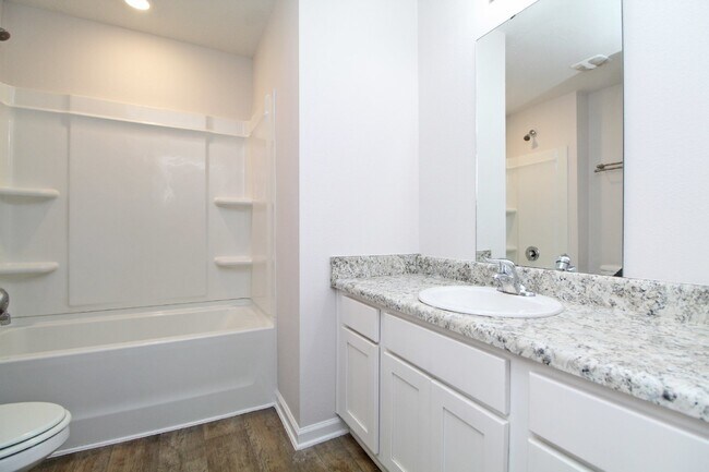 Building Photo - Spacious 4-Bed, 2-Bath East Milton Home with 2-Car Garage, Open-Concept Kitchen, Primary Suite, F...