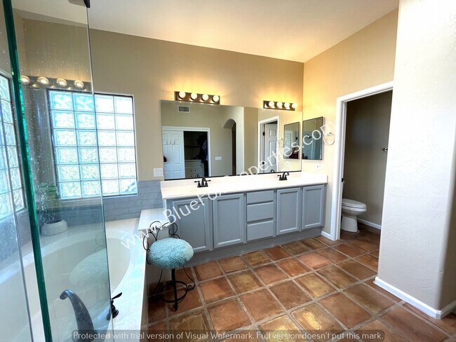 Building Photo - 5449 N Cres Ridge Dr