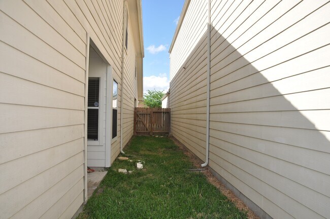 Building Photo - 20913 Sunrise Pine View Ln