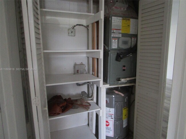 Building Photo - 8101 SW 24th Ct