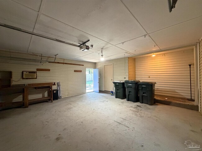 Building Photo - 8101 Treetop Ln