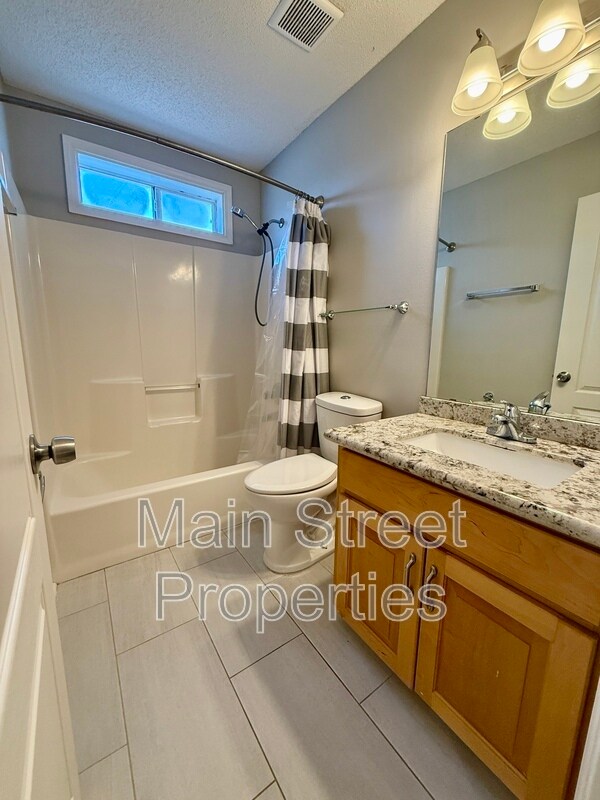 Building Photo - 2121 Pin High Dr