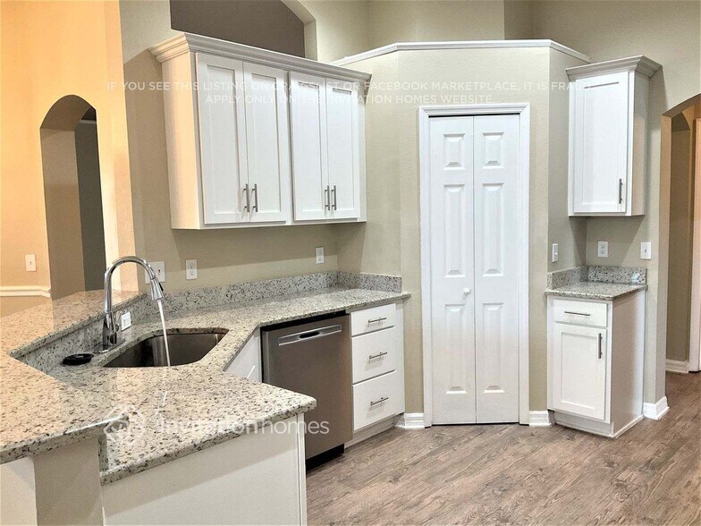 Building Photo - 315 Sabal Springs Ct