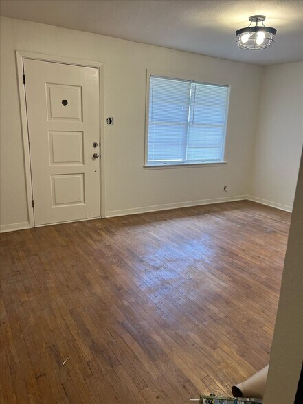 Building Photo - 265 W Hartel St