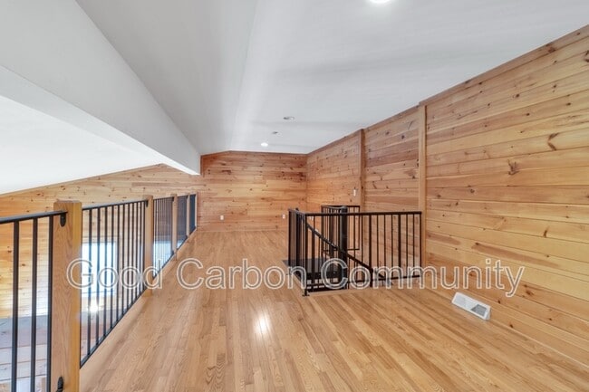 Building Photo - 852 Kenmore Ave