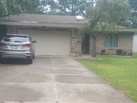 Building Photo - 25501 Edgecliff Dr