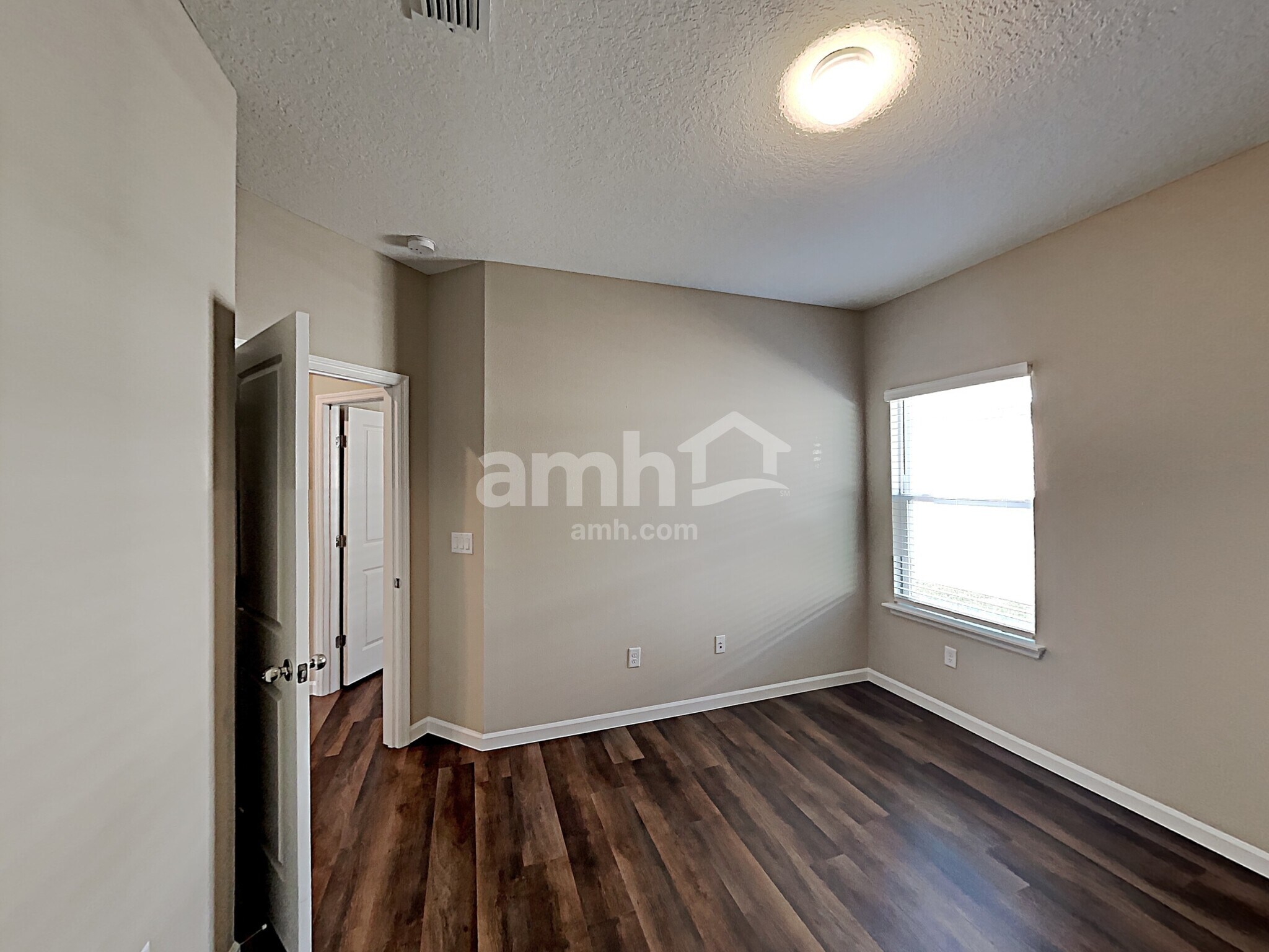 Building Photo - 245 Hemlock Pt