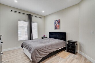 Building Photo - 251 S Green Valley Pkwy