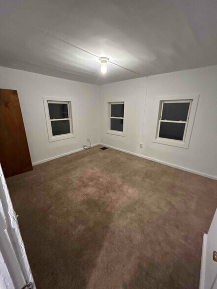 Building Photo - 45 1/2 Rodgers Ave