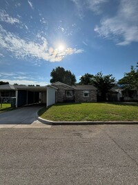 Building Photo - Must See 3 Bedroom