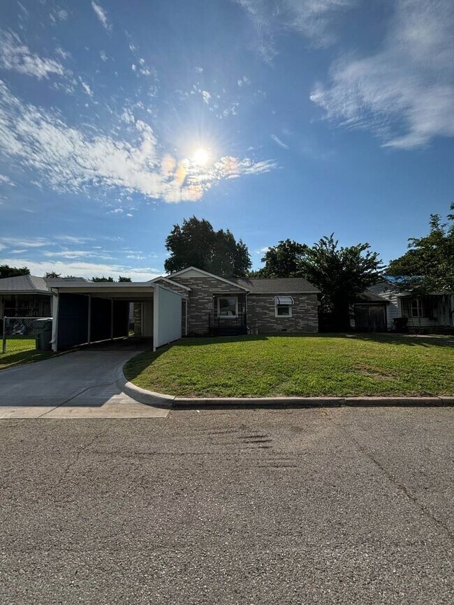 Primary Photo - Must See 3 Bedroom