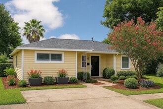 Building Photo - 2318 Reinerman St