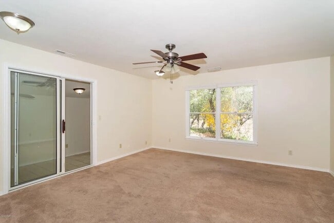 Building Photo - 4 bedroom 3 bath 2 car garage- Large Townhome In *Timber Ridge Subdivision*