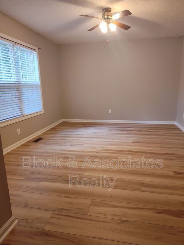 Building Photo - 1228 Winslow Ave