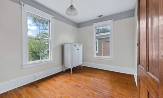 Building Photo - 657 E Henry St