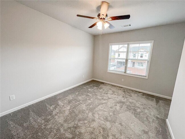 Building Photo - 4624 Silver Oak Dr SW