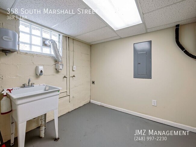 Building Photo - 358 S Marshall St