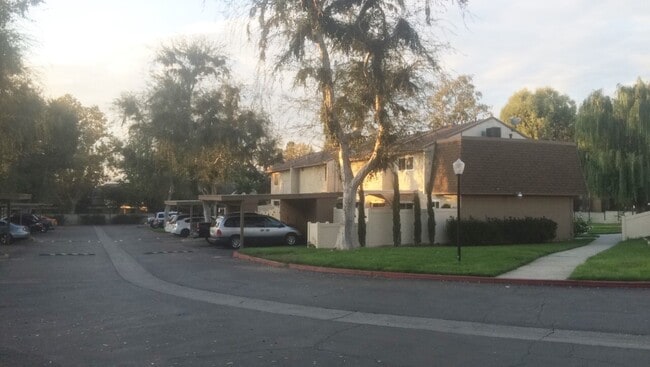Building Photo - Riverside - 3 Bedroom Condo in Springbrook...
