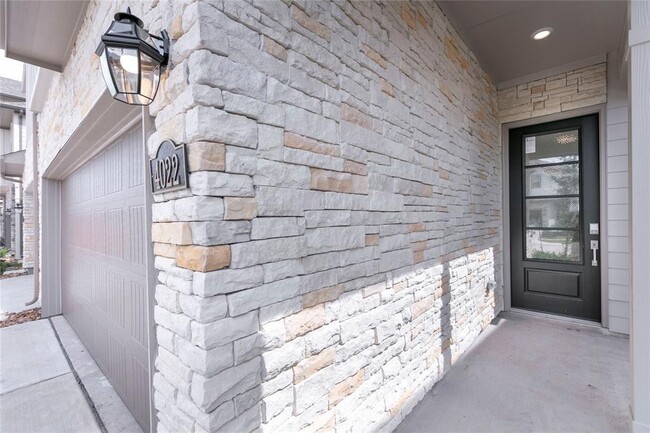 Building Photo - 4022 Balboa Dr