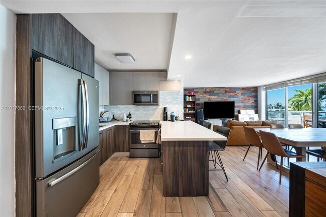 Building Photo - 1541 Brickell Ave