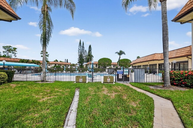 Building Photo - 7101 Golf Colony Ct