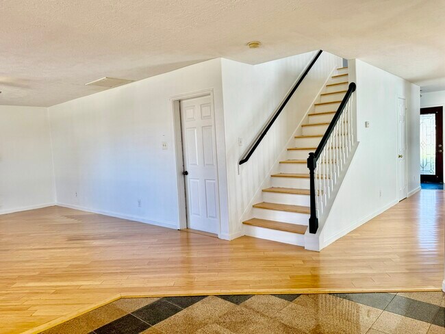 Building Photo - 7110 Favian Ct