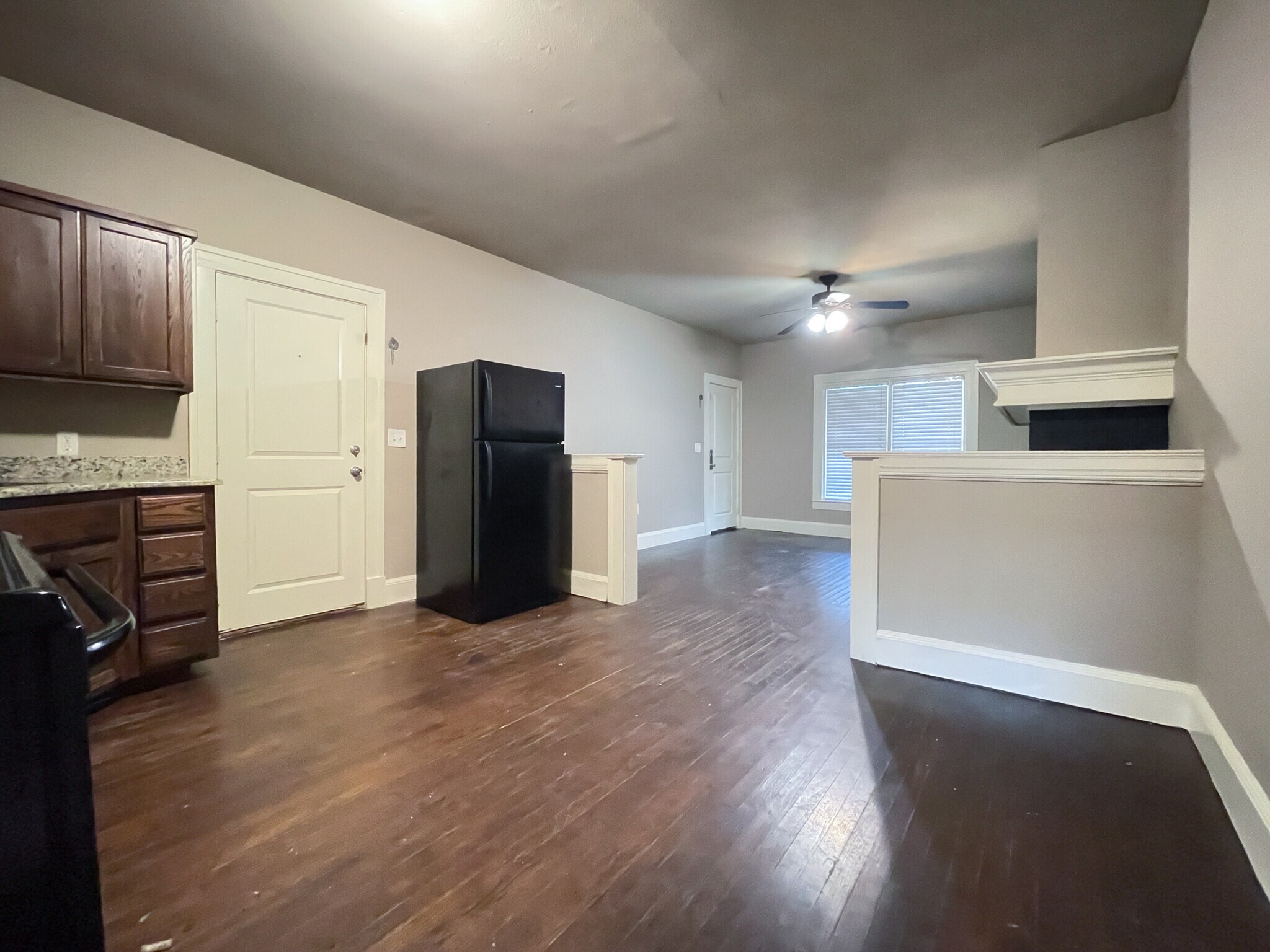Building Photo - 2215 Sanger Ave