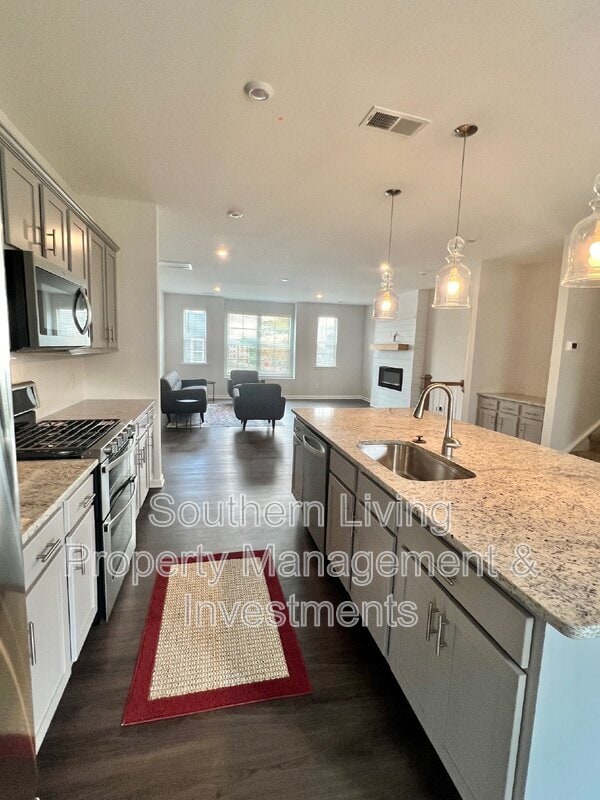 Building Photo - 6985 Waterstone Dr