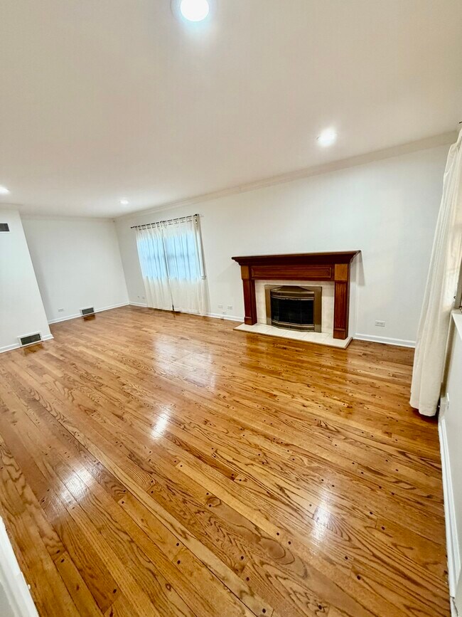 Building Photo - 26 Windsor Dr