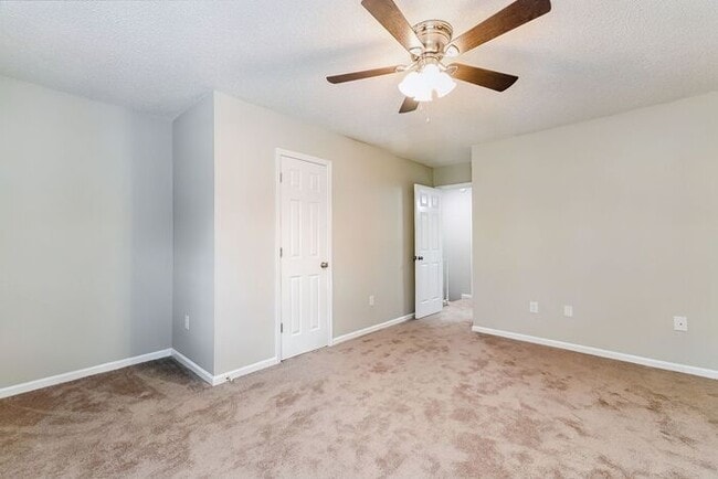 Building Photo - 2 bedroom / 1.5 Townhome in West Ashley