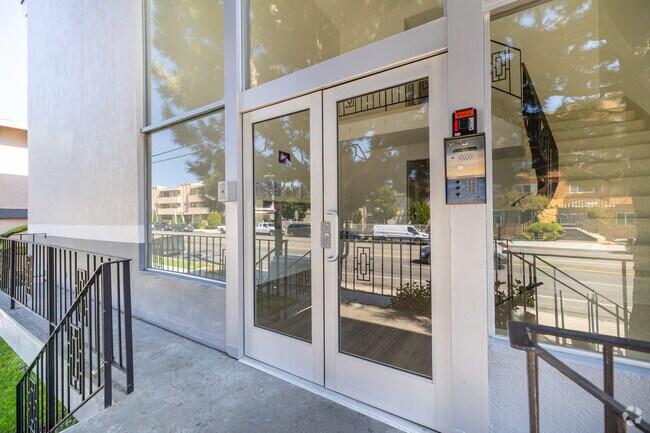 Entrance - BEAUTIFUL REMODELED 1 AND 2 BEDROOM UNITS IN PRIME LOCATION