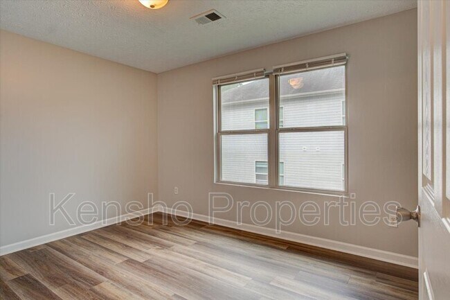 Building Photo - 5302 Fairington Club Dr