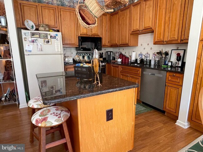 Building Photo - 404 Fairview Way