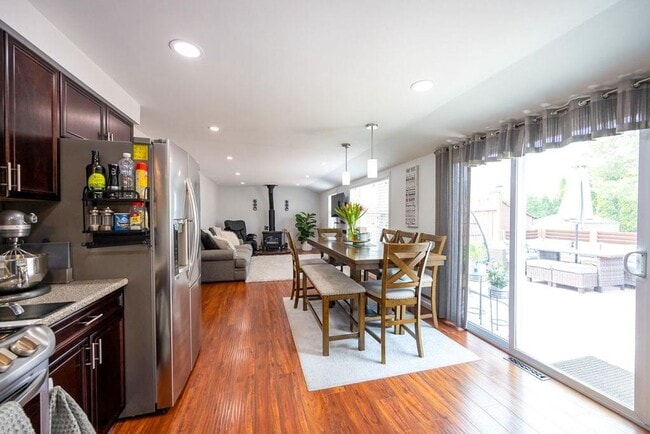 Building Photo - Amazing 3 Bedroom and 2 Full Bath Home For Rent in Greece Available April 1st.