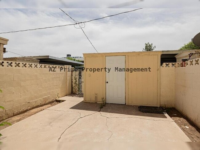 Building Photo - 15 E Carter Dr