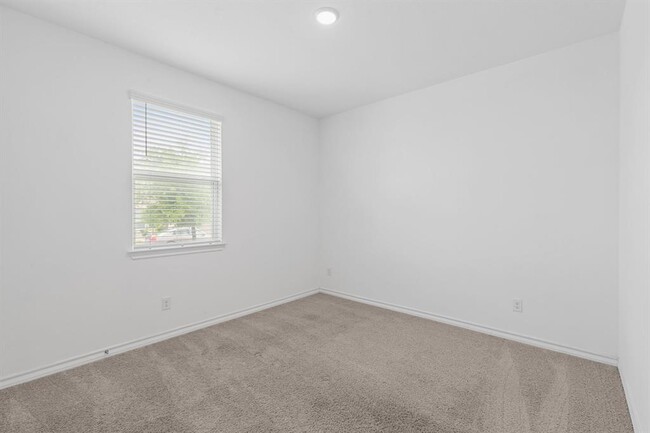 Building Photo - 204 Thurman Holt Rd
