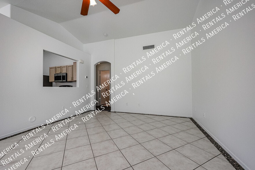 Building Photo - 12731 W Sharon Dr