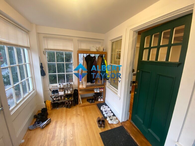 Building Photo - 21 Moraine St