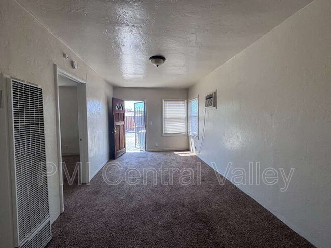 Building Photo - 1112 Barberry Ln
