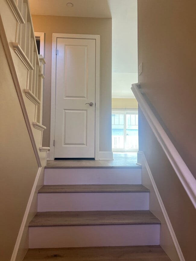 Building Photo - Modern 2-Bed, 2.5-Bath Townhome in Gardena – Stylish Living with Spacious Comfort!