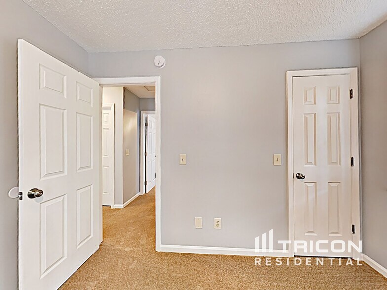 Building Photo - 225 Salusbury Ln