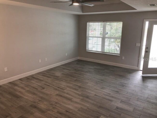 Building Photo - 399 Carmalita St