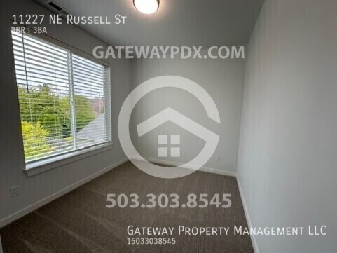Building Photo - 11227 NE Russell St