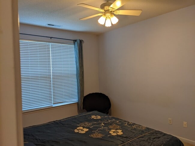 Building Photo - 960 Cinnamon Dr